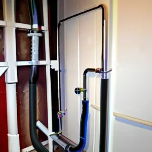 Открытая разводка сантехники: где она уместна и удобна