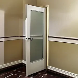Двери для маленькой ванной комнаты: что учитывать при выборе