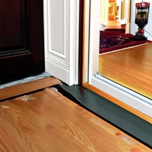 Порог между комнатами и дверной коробкой: нужен ли он в квартире