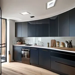 Дизайн интерьера кухни без ярких верхних акцентов: как сохранить выразительность